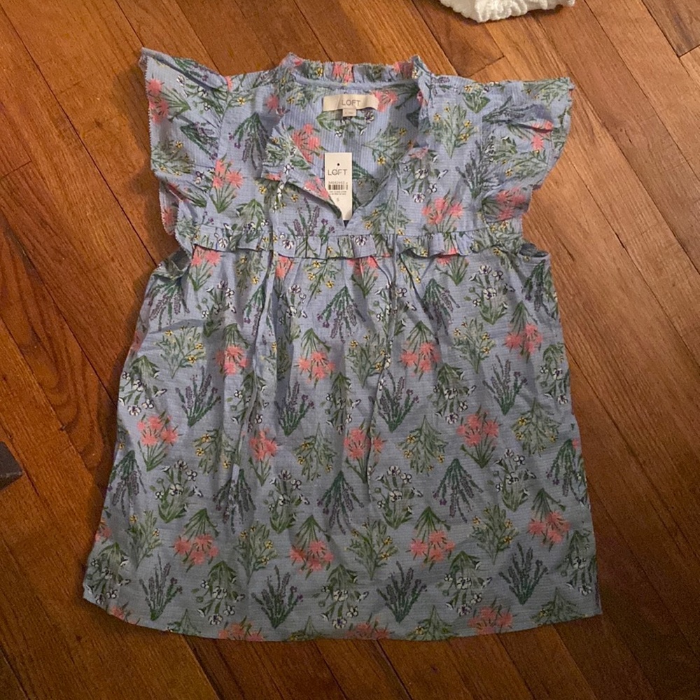 Beautiful NWT Loft blouse